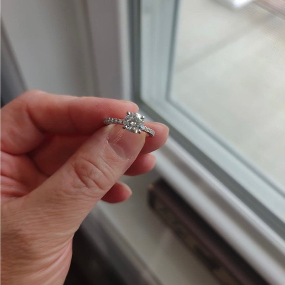 Woman’s ring - Picture 3 of 5